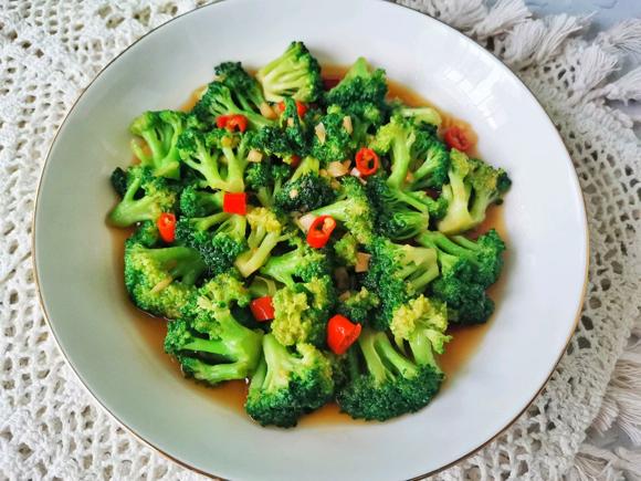 低脂减肥减脂餐：蒜蓉西兰花