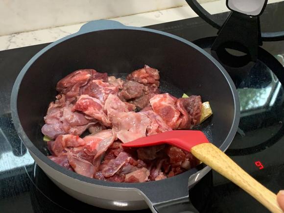 新冠后如何提高免疫力食谱推荐：~胡萝卜炖碎牛肉