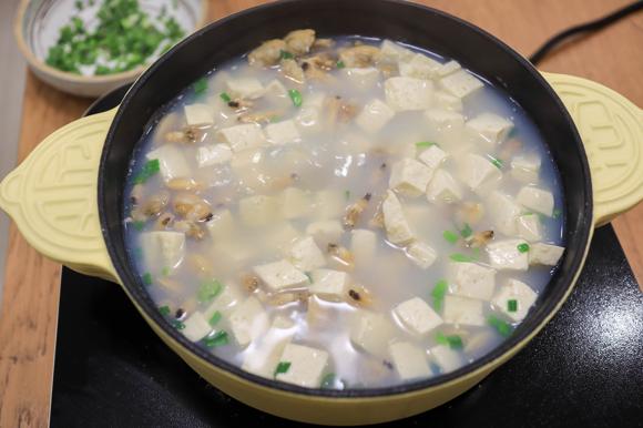 疫情提高免疫力的汤-补钙的无油花甲豆腐汤