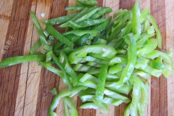 提高免疫力：干豆腐猪肉炒小辣椒