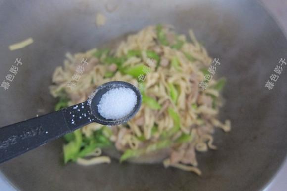 提高免疫力：干豆腐猪肉炒小辣椒