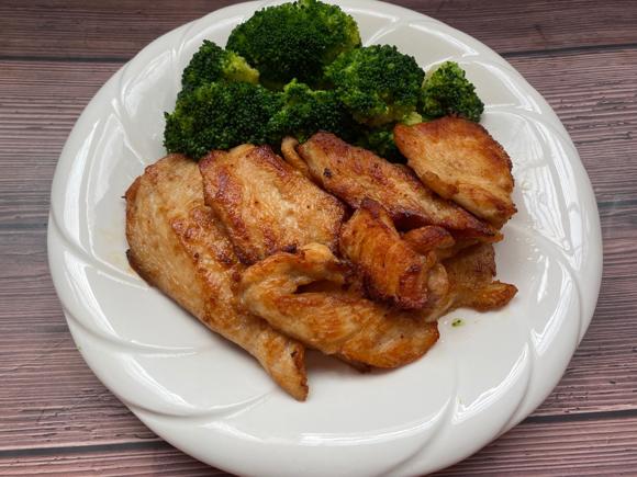快手减脂餐-香煎蒜香鸡胸肉，低脂低卡超美味❗️