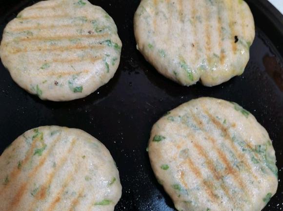 低脂低卡路里减肥餐：青花椒椒盐全麦蔬菜饼
