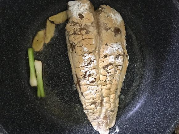 减肥低脂减脂餐：黑胡椒香煎巴沙鱼柳