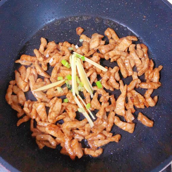 低卡低脂减脂减肥餐：香芹肉丝盖饭