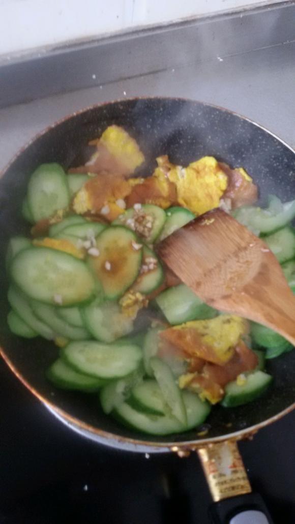 黄瓜炒鸡蛋（哺乳期妈妈版）