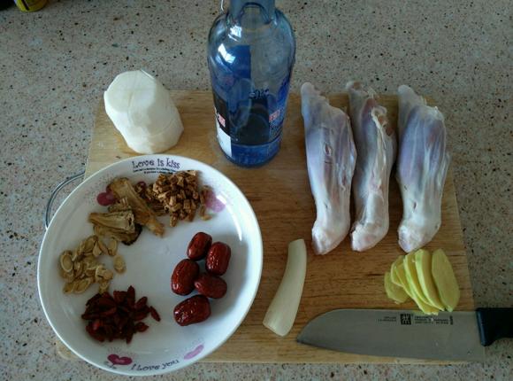哺乳期食谱:羊腱滋补汤