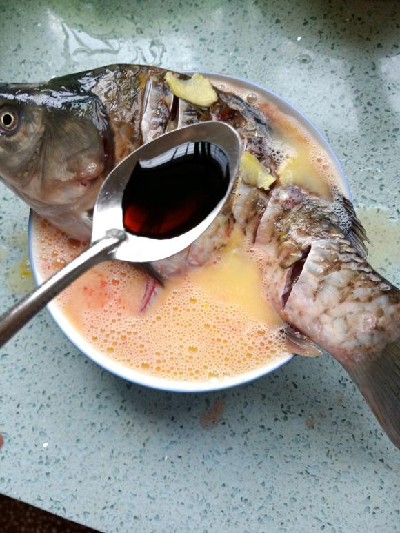 哺乳期食谱:鲫鱼蒸蛋