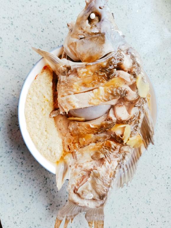 哺乳期食谱:鲫鱼蒸蛋