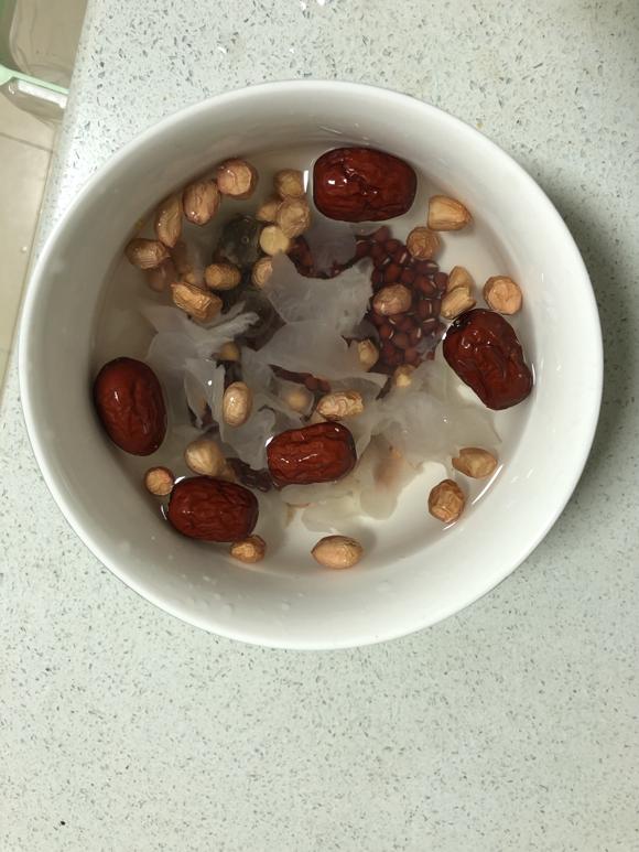 哺乳期食谱:滋补养生五红汤