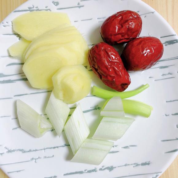 脾胃虚弱调理食谱:板栗鸡汤