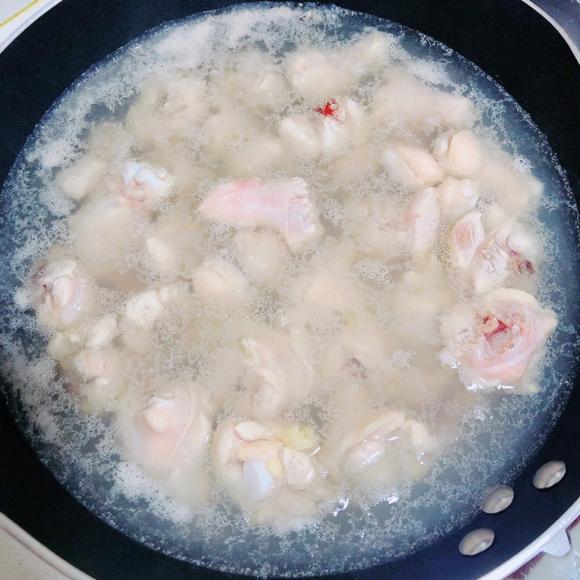 脾胃虚弱调理食谱:板栗鸡汤