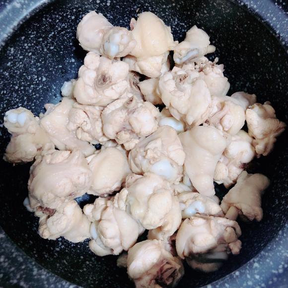 脾胃虚弱调理食谱:板栗鸡汤