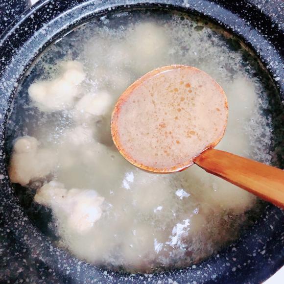 脾胃虚弱调理食谱:板栗鸡汤