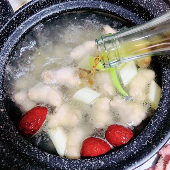 脾胃虚弱调理食谱:板栗鸡汤