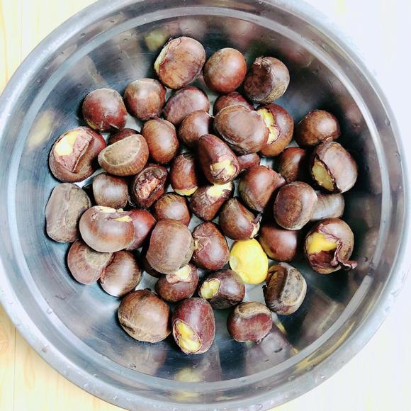 脾胃虚弱调理食谱:板栗鸡汤