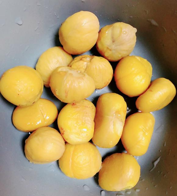 脾胃虚弱调理食谱:板栗鸡汤
