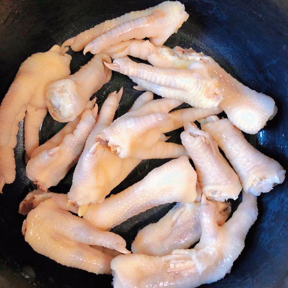 低脂养颜食谱:腐乳蒸凤爪