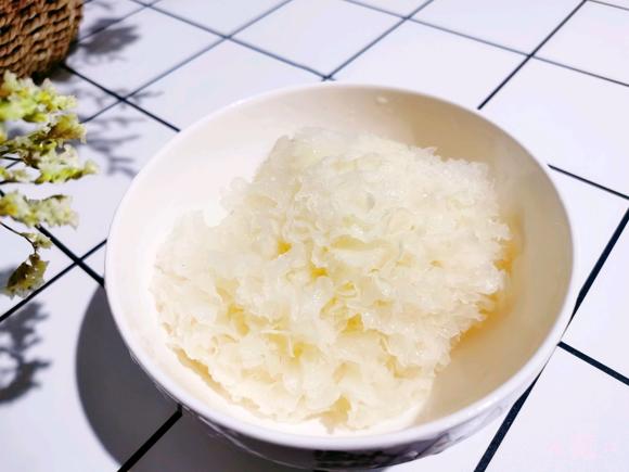 新冠后食补-益气养颜【红枣银耳莲子羹】