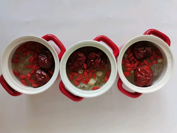 新冠后食补就喝红枣银耳莲子羹，增强免疫力
