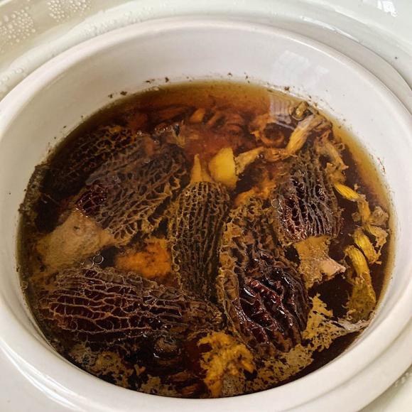 滋阴提高免疫力鲍鱼石斛羊肚菌瘦肉汤的做法