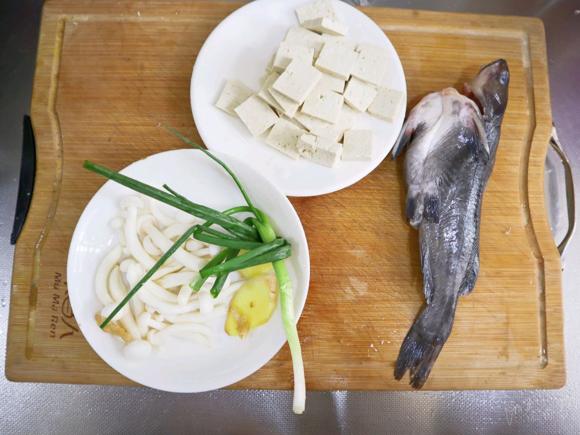 宝宝增强免疫力补钙：黄骨鱼豆腐汤