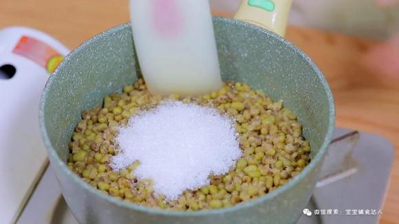 宝宝辅食点心：自制绿豆饼