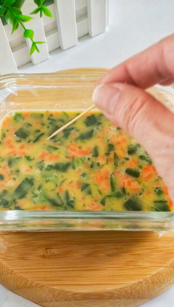 宝宝辅食营养餐：蔬菜手指条蛋卷条