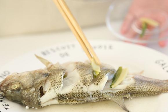 家常清蒸鲈鱼 宝宝辅食食谱