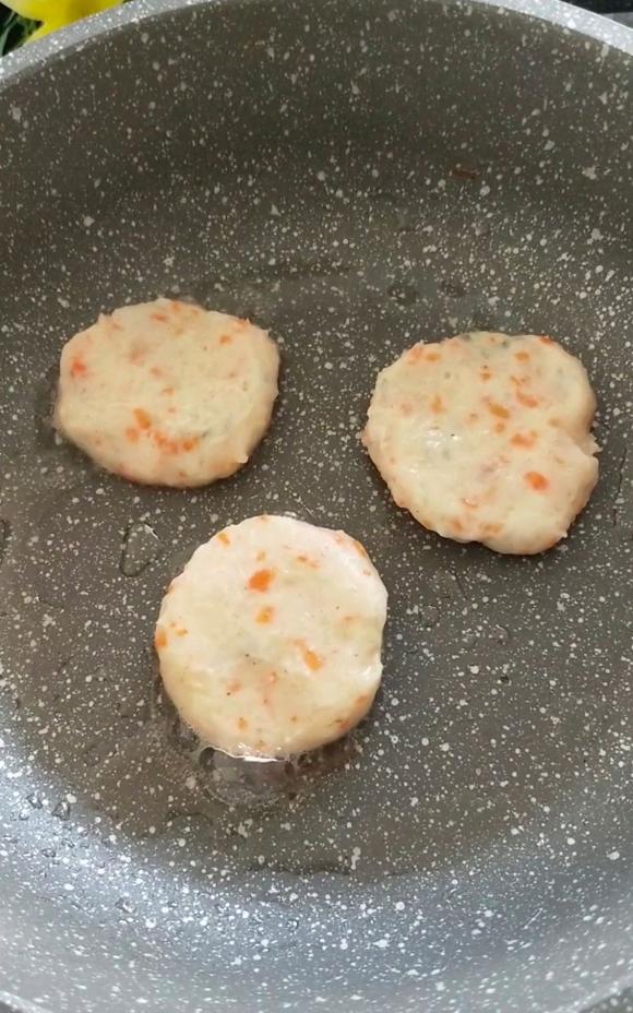 宝宝补钙食谱：山药小虾排 9+【宝宝辅食食谱】