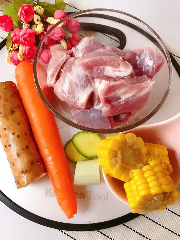 宝宝补钙营养辅食汤:山药玉米胡萝卜炖猪小排 宝宝补钙营养辅食汤:山药玉米胡萝卜炖猪小排