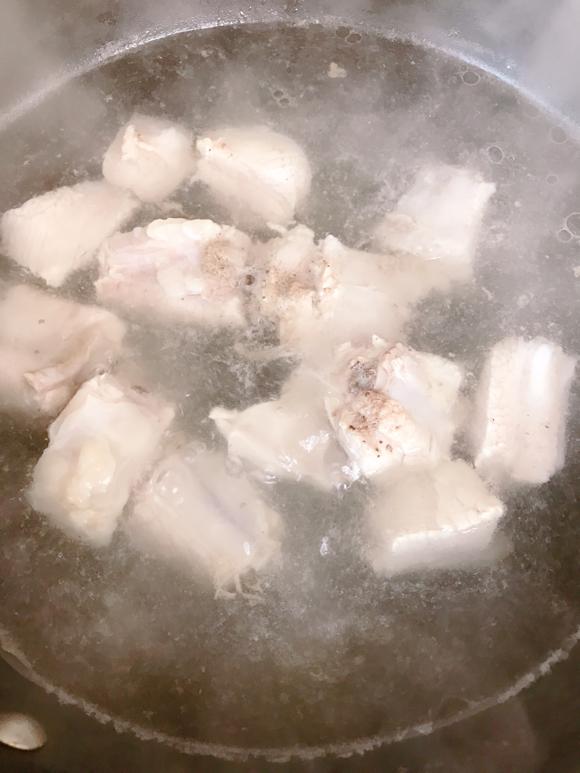 宝宝补钙营养辅食汤:山药玉米胡萝卜炖猪小排 宝宝补钙营养辅食汤:山药玉米胡萝卜炖猪小排