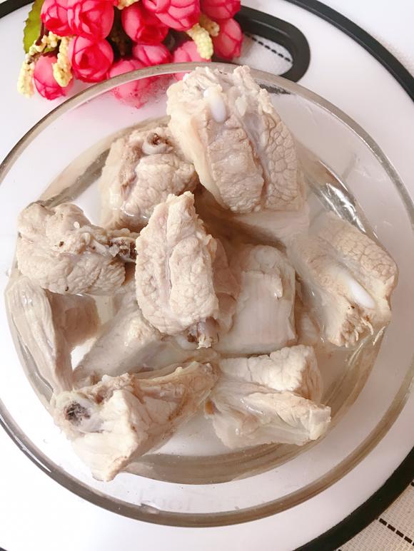 宝宝补钙营养辅食汤:山药玉米胡萝卜炖猪小排 宝宝补钙营养辅食汤:山药玉米胡萝卜炖猪小排