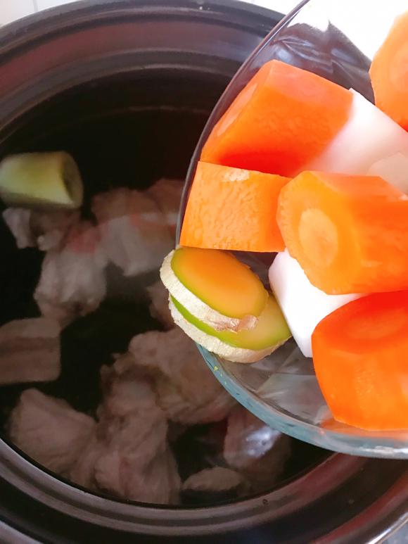 宝宝补钙营养辅食汤:山药玉米胡萝卜炖猪小排 宝宝补钙营养辅食汤:山药玉米胡萝卜炖猪小排