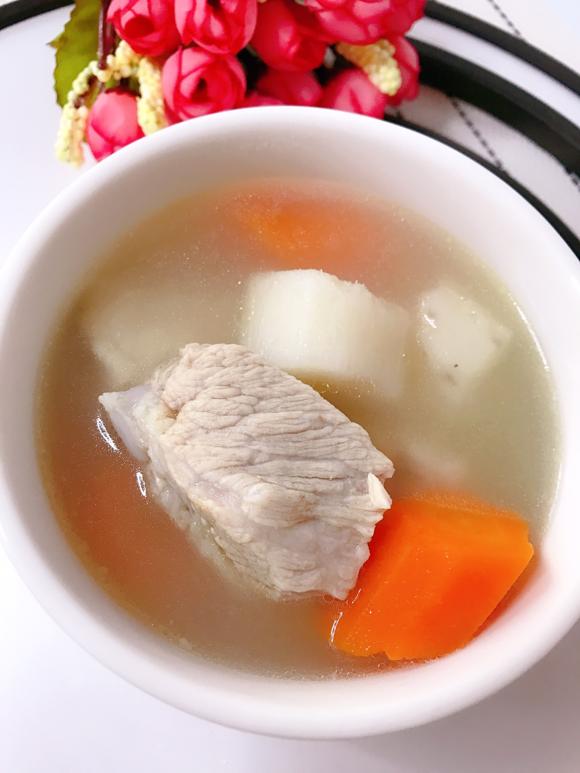 宝宝补钙营养辅食汤：山药玉米胡萝卜炖猪小排