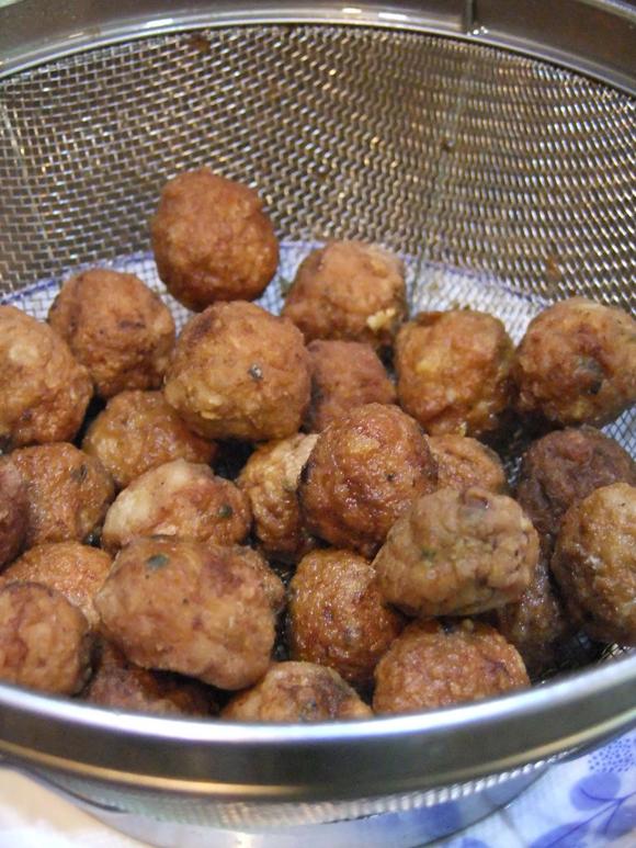 宝宝健康食谱 -- 茄汁小丸子做法
