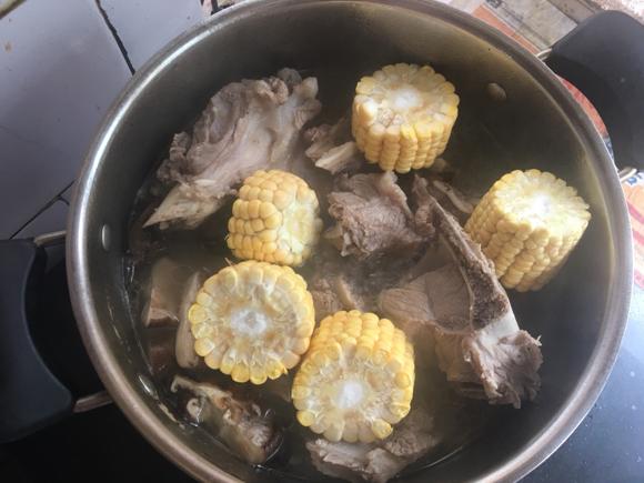 为宝宝做大骨头汤-宝宝健康食谱