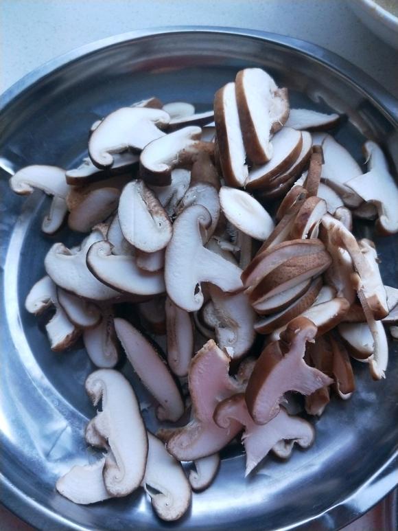 提高免疫力：炒香菇片