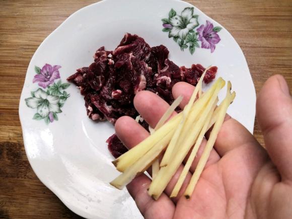 进补增强免疫力•牛肉片佐西兰花 进补增强免疫力•牛肉片佐西兰花