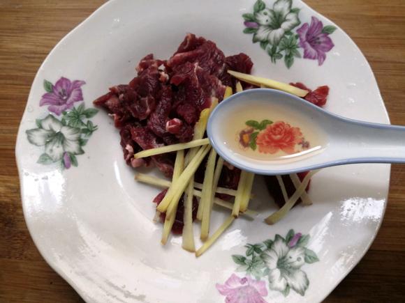 进补增强免疫力•牛肉片佐西兰花 进补增强免疫力•牛肉片佐西兰花