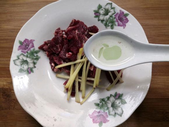 进补增强免疫力•牛肉片佐西兰花 进补增强免疫力•牛肉片佐西兰花
