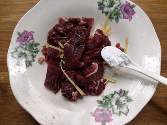 进补增强免疫力•牛肉片佐西兰花 进补增强免疫力•牛肉片佐西兰花