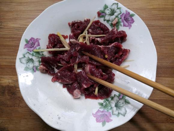 进补增强免疫力•牛肉片佐西兰花 进补增强免疫力•牛肉片佐西兰花