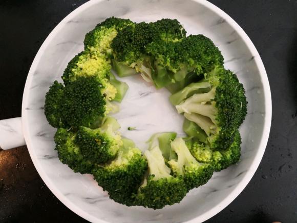 进补增强免疫力•牛肉片佐西兰花 进补增强免疫力•牛肉片佐西兰花