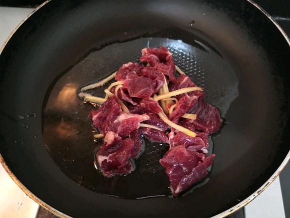 进补增强免疫力•牛肉片佐西兰花 进补增强免疫力•牛肉片佐西兰花