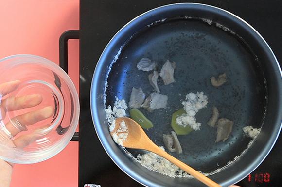 宝宝食疗食谱！健脾开胃增强免疫力-娃娃菜莲藕猪肉粥