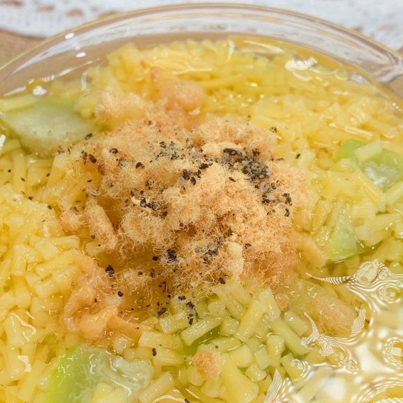 宝宝辅食-提高视力【丝瓜胡萝卜颗粒面】