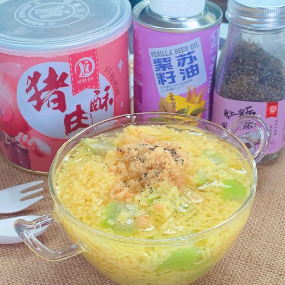 宝宝辅食-提高视力【丝瓜胡萝卜颗粒面】