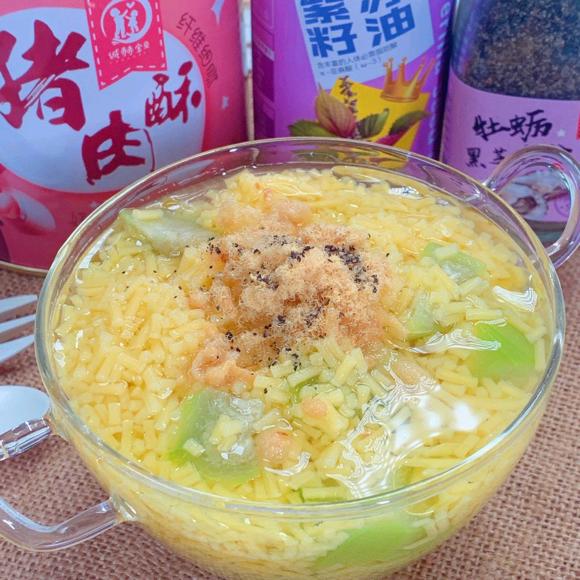 宝宝辅食-提高视力【丝瓜胡萝卜颗粒面】