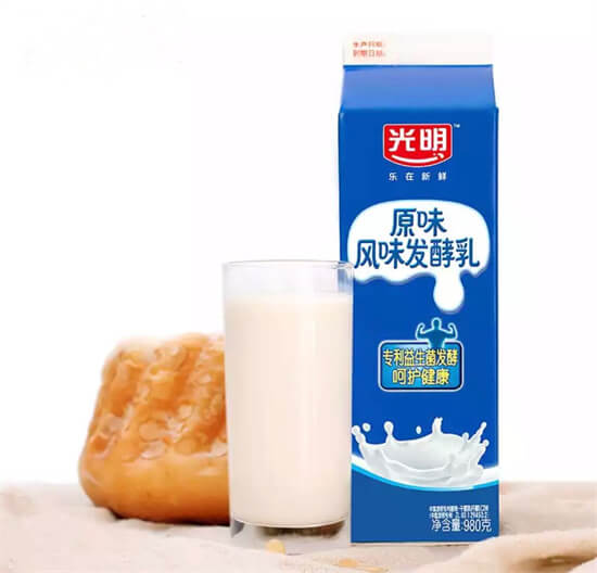 为什么宝宝1岁后推荐喝牛奶？什么年龄喝什么奶？